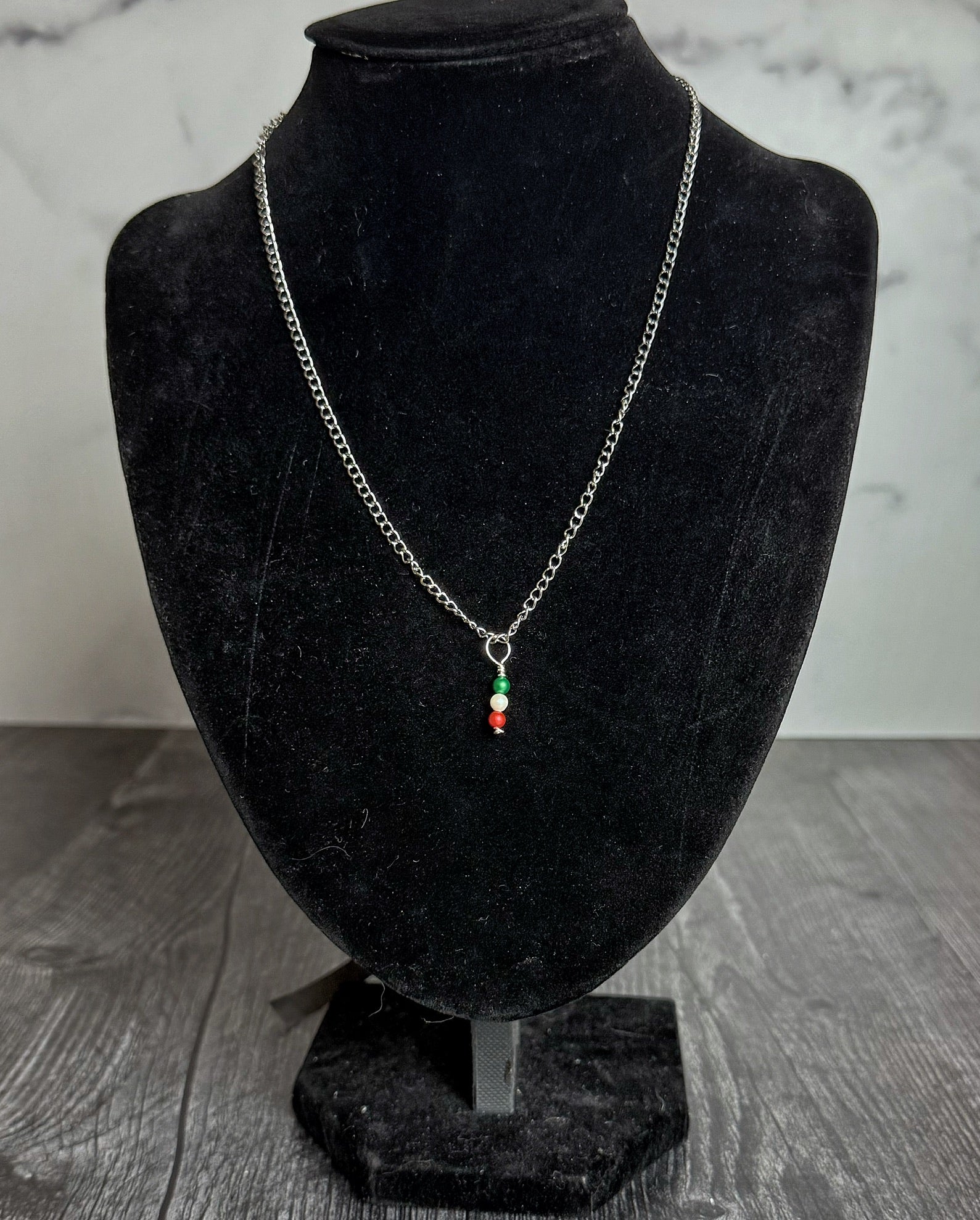 Christmas Spirit Necklace - Beaded necklace with red, white and green pearls